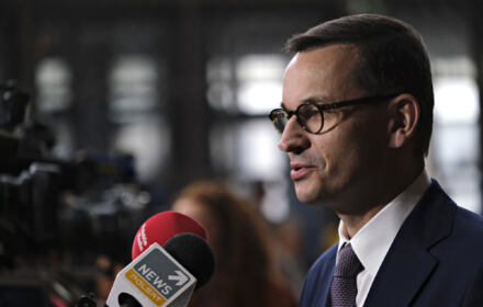 Premier Morawiecki rozmawia z dziennikarzami Mateusz Morawiecki na szczcie w Brukseli