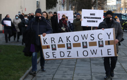 Sędzia z Krakowa karnie przeniesiony przez nominatkę Ziobry. Bo chce stosować prawo UE