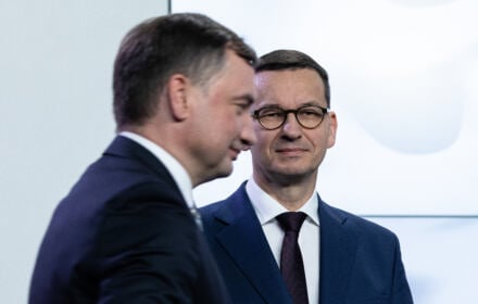 Miliardy z UE to słaby interes? Pokazujemy jakie triki stosuje partia Ziobry na złość Morawieckiemu Zbigniew Ziobro i Mateusz Morawiecki