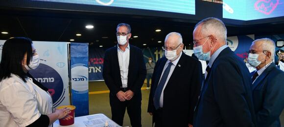 Izrael szczepienia: Reuven Rivlin wizytuje punkt szczepień