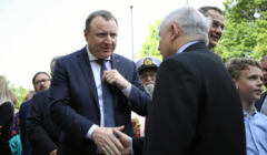 Dwóch panów w czerni rozmawia, a to Kurski i Kaczyński