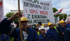 Protest górnikow przeciwko decyzji TSUE o wstrzymaniu wydobycia w Kopalni Wegla Kamiennego Turów