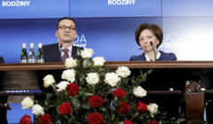 Premier Mateusz Morawiecki i minister Marlena Maląg na konferencji prasowej