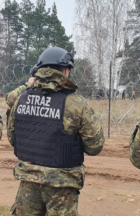 funkcjonariusze Straży Granicznej na granicy z Białorusią