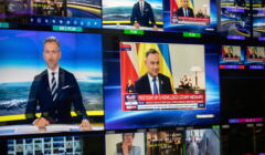 Studio TVN, ekran przedstawiający polskie media telewizyjne