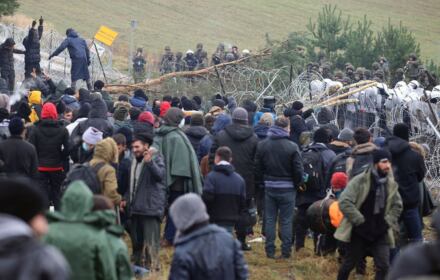 Strzały przy granicy. Migranci wpadli w pułapkę i nie mają odwrotu Strzały przy granicy. Migranci wpadli w pułapkę i nie mają odwrotu