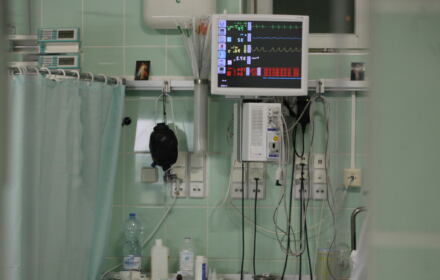 Monitor i sprzęt do ratowania życia w szpitalu