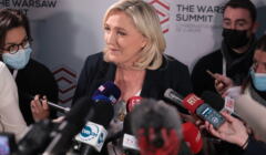 Marine Le Pen na konferencji prasowej