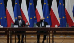 Mateusz Morawiecki i Jarosław Kaczyński na spotkaniu w KPRM