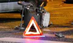 Alarmowy trójkąt w miejscu potrącenia kobiety z wózkiem na passach