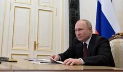 Władimir Putin w gabinecie na Kremlu