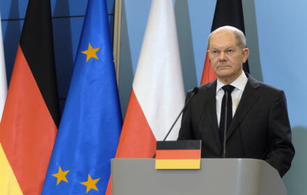 Niemcom zależy na federalizacji UE, bo chcą stworzyć europejskie superpaństwo, aby narzucić swoją władzę europejskim peryferiom, mniejszym i biedniejszym krajom, takim jak m.in. Polska.