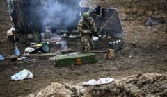 Ukraiński żołnierz w obozie wojskowym
