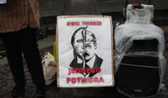 Protest, Plakat z zlewającymi się twarzami Putina i Łukaszenki