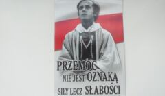 obrazki z wizerunkiem księdza Jerzego Popiełuszki, fot. Bartosz Rumieńczyk