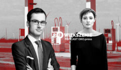 Dominik Brodacki i Agata Kowalska, dziennikarka OKO.press. W tle stacja benzynowa