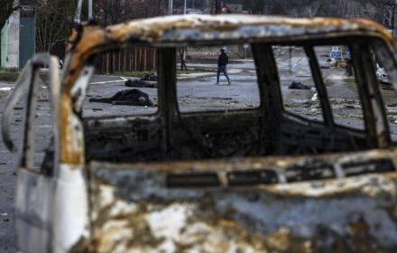 Ukraina - zniszczony i spalony samochód