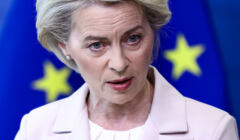Przewodnicząca Komisji Europejskiej Ursula von der Leyen wypowiada się w Brukseli 27 kwietnia 2022 r. w związku z decyzją rosyjskiego giganta energetycznego Gazpromu o wstrzymaniu dostaw gazu do Polski i Bułgarii w związku z najnowszym wykorzystaniem gazu przez Moskwę jako broni w konflikcie na Ukrainie.