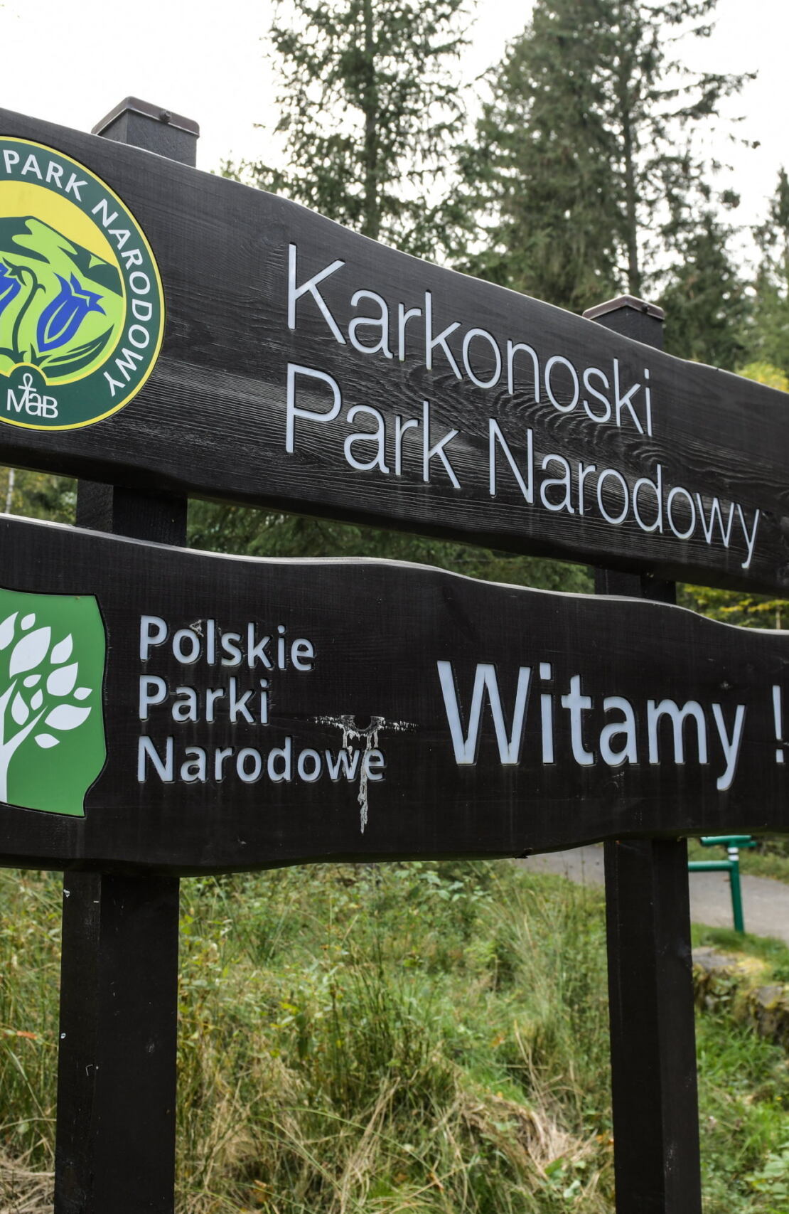 Mamy tylko 23 parki narodowe, a powinniśmy mieć ich dwa razy więcej. Rząd nie chce pomóc tablica na wjeździe do karkonoskiego parku narodowego