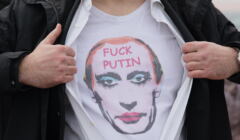 Koszulka przedstawiająca Władimira Putina w makijażu