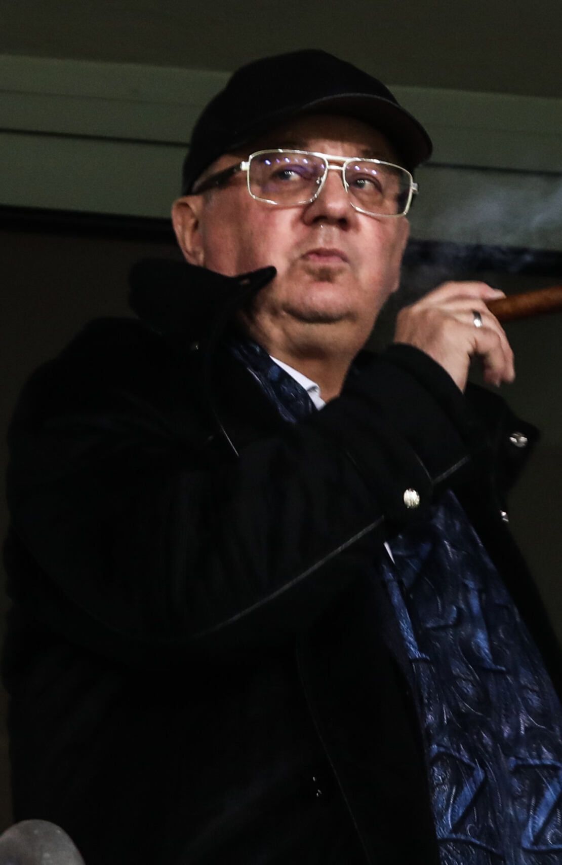 Milioner radzi biedakom, żeby nie żarli i nie latali. My radzimy milionerowi, żeby przeczytał ten tekst Janusz Filipiak pali cygaro w kaszkiecie