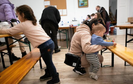 Rodzinom zastępczym z Ukrainy nie wystarczy już pomoc ze zbiórek. Dlaczego nie poprawiamy przepisów?