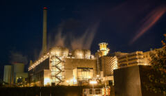 Zdjęcie przedstawia nowo wybudowaną elektrownię gazowo-parową niemieckiego koncernu energetycznego Steag elektrowni węglowej w Herne, w zachodnich Niemczech, 25 sierpnia 2022 r. - Koncern energetyczny Steag z Essen chciał na początku roku przebudować starą elektrownię węglową Herne 4 na elektrownię gazową. W marcu 2022 roku Steag zdecydował o odłożeniu konwersji i dalszym opalaniu starej elektrowni węglem.