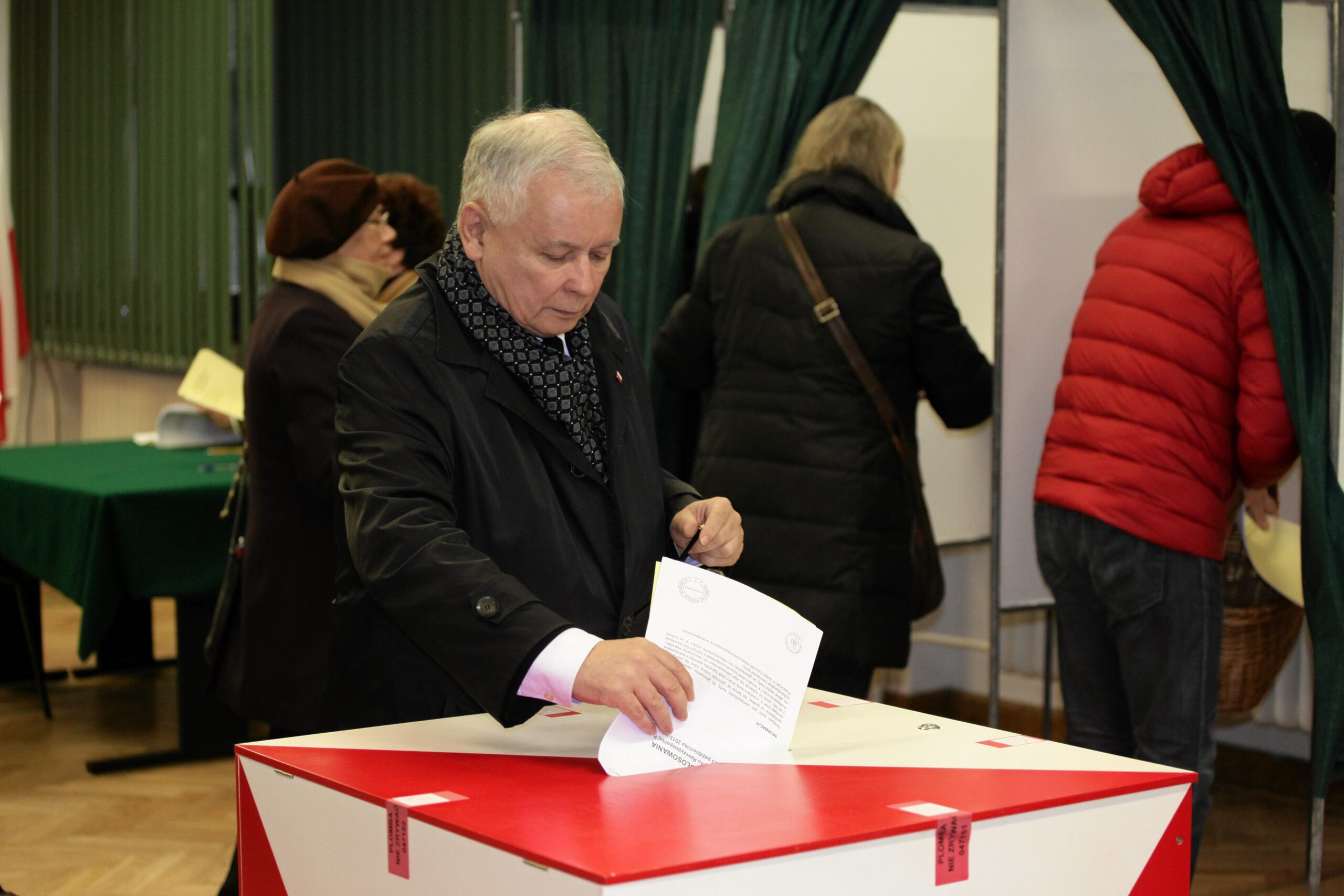 Czy Polska stanie się autokracją? Zdecydują tegoroczne wybory [RAPORT V-DEM]