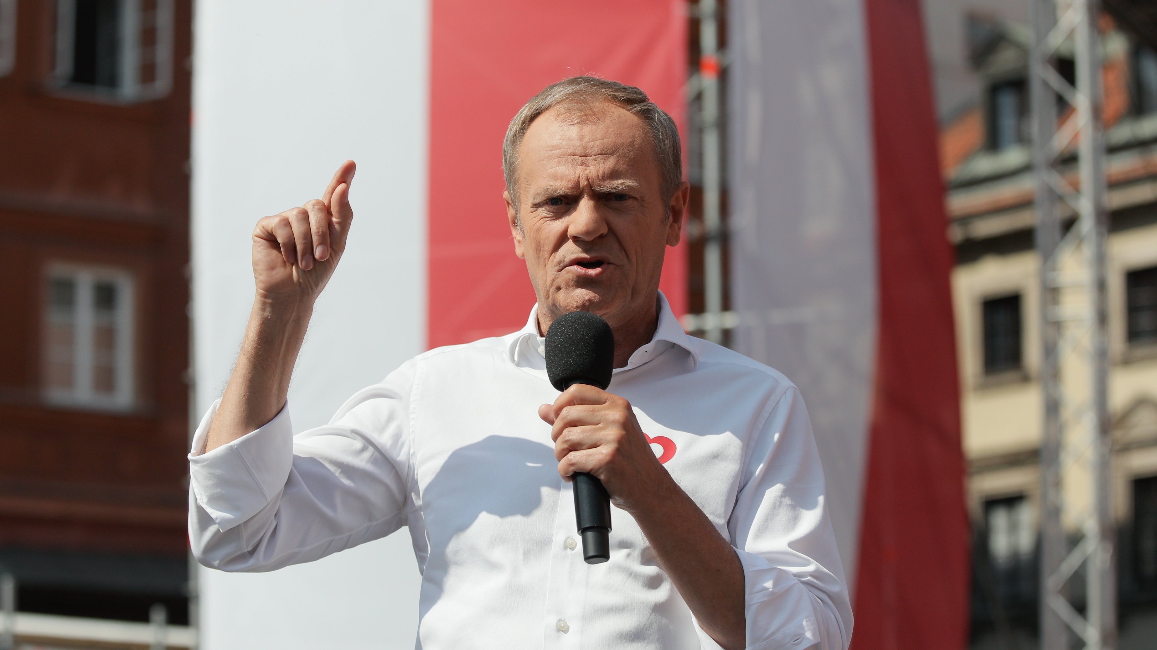 Tusk Przypomniał, że Potrafi Być Populistą. Uderza W PiS, Czy Też Mruga ...