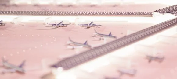 wizualizacja CPK, miniaturowe samoloty na makiecie płyty lotniska