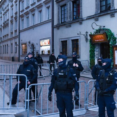 Zostajemy w UE. Demonstracja w Warszawie Warszawa, 10.10.2021. Zostajemy w UE – demonstracja na pl. Zamkowym