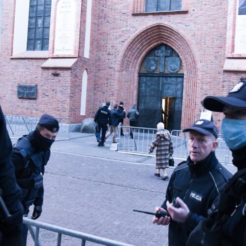 Zostajemy w UE. Demonstracja w Warszawie Warszawa, 10.10.2021. Zostajemy w UE – demonstracja na pl. Zamkowym