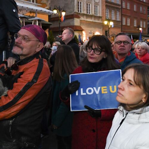 Zostajemy w UE. Demonstracja w Warszawie Warszawa, 10.10.2021. Zostajemy w UE – demonstracja na pl. Zamkowym