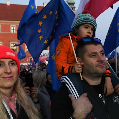 Zostajemy w UE. Demonstracja w Warszawie Warszawa, 10.10.2021. Zostajemy w UE – demonstracja na pl. Zamkowym