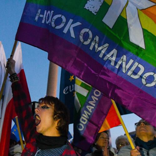 Zostajemy w UE. Demonstracja w Warszawie Warszawa, 10.10.2021. Zostajemy w UE – demonstracja na pl. Zamkowym