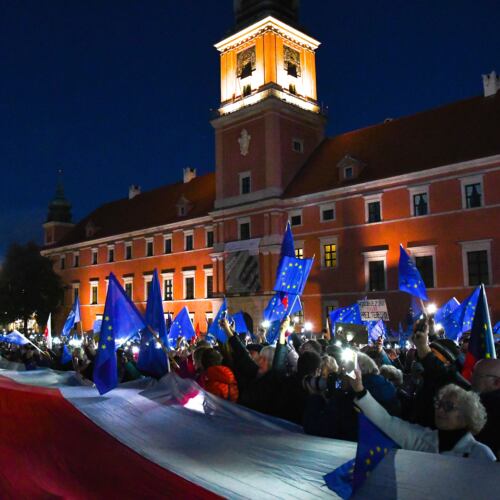 Zostajemy w UE. Demonstracja w Warszawie Warszawa, 10.10.2021. Zostajemy w UE – demonstracja na pl. Zamkowym