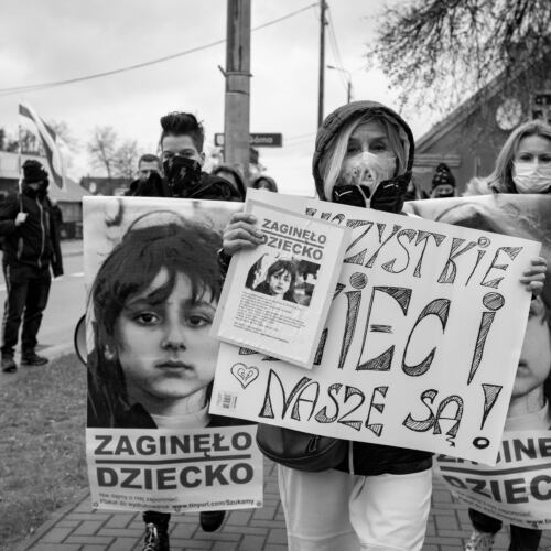 Miejsce dzieci nie jest w lesie. Demonstracja w Michałowie Michałowo, 23.10.2021. Miejsce dzieci nie jest w lesie – protest