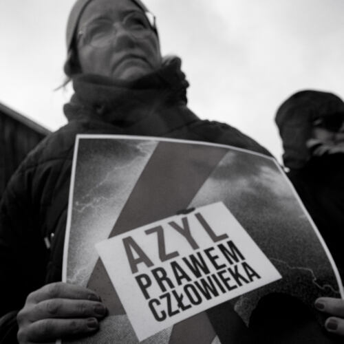 Miejsce dzieci nie jest w lesie. Demonstracja w Michałowie Michałowo, 23.10.2021. Miejsce dzieci nie jest w lesie – protest