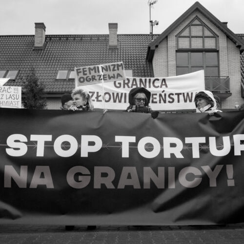 Miejsce dzieci nie jest w lesie. Demonstracja w Michałowie Michałowo, 23.10.2021. Miejsce dzieci nie jest w lesie – protest
