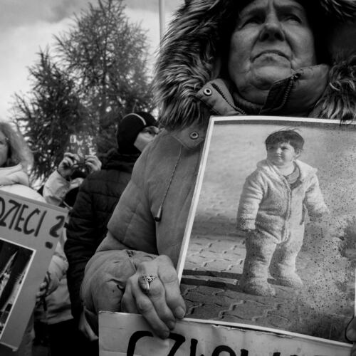 Miejsce dzieci nie jest w lesie. Demonstracja w Michałowie Michałowo, 23.10.2021. Miejsce dzieci nie jest w lesie – protest