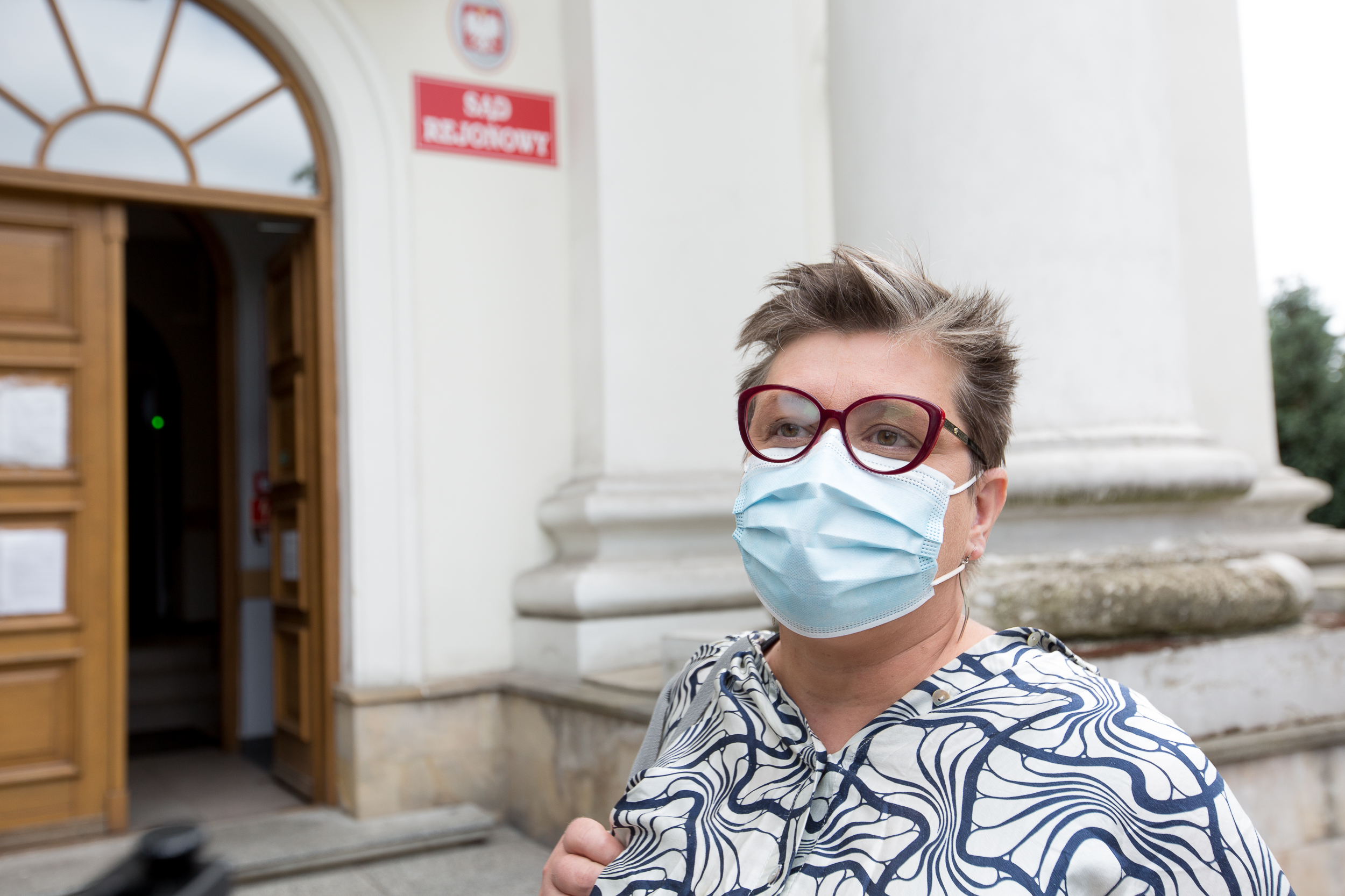 Sierpc, 22.07.2021. Rozprawa E. Podleśnej o napis "kaci kobiet"