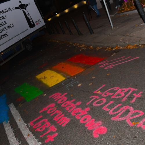 Protest przeciw ustawie StopLGBT Kai Godek pod Sejmem Warszawa, 28.10.2021. Protest przeciw ustawie StopLGBT Kai Godek
