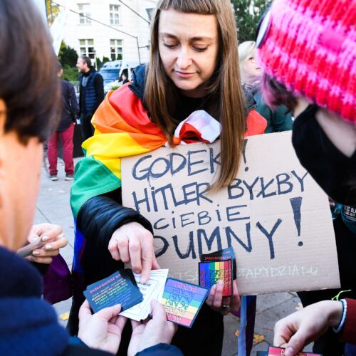 Protest przeciw ustawie StopLGBT Kai Godek pod Sejmem Warszawa, 28.10.2021. Protest przeciw ustawie StopLGBT Kai Godek
