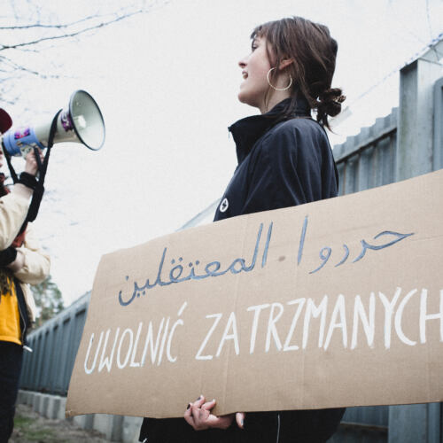 Protest solidarnościowy ze strajkującymi uchodźcami w ośrodk Protest solidarnościowy ze strajkującymi uchodźcami w ośrodku w Lesznowoli