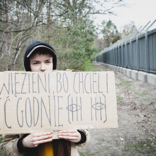 Protest solidarnościowy ze strajkującymi uchodźcami w ośrodk Protest solidarnościowy ze strajkującymi uchodźcami w ośrodku w Lesznowoli