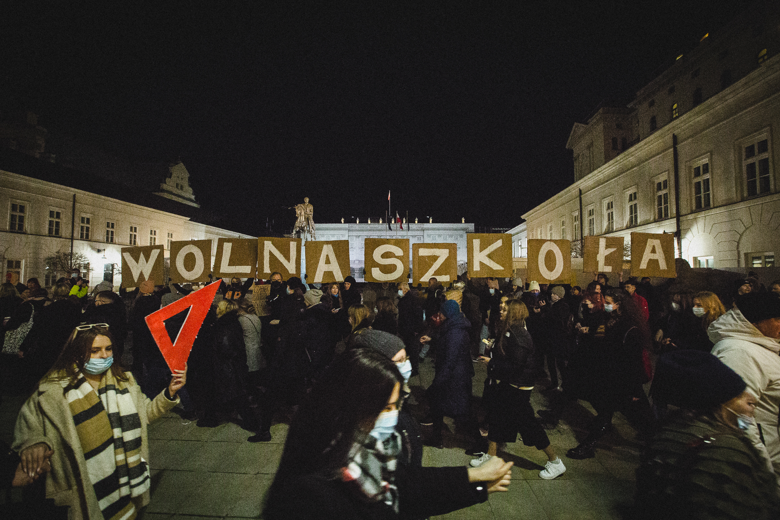 Warszawa, 13.02.2022. Wolna Szkoła: „Chcemy weta”. Polonez protestu pod Pałacem Prezydenckim