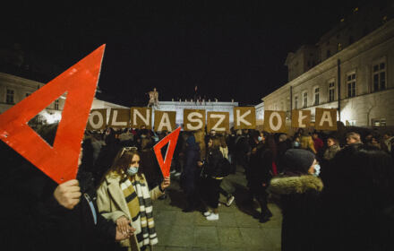 Wolna Szkoła: „Chcemy weta”. Polonez protestu pod Pałacem Warszawa, 13.02.2022. Wolna Szkoła: „Chcemy weta”. Polonez protestu pod Pałacem Prezydenckim