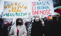 Toruń, 13.03.2021. Uczesnicy i uczestniczki wyszli na ulice miasta, aby zawalczyć o swoje prawa