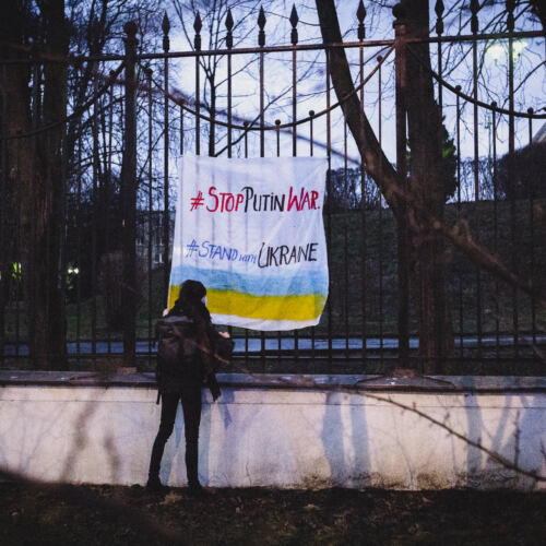 „Stop Puitin wars, stand with Ukraine”. Protest pod ambasad Warszawa, 23.02.2022. „Stop Puitin wars, stand with Ukraine”. Protest pod ambasadą Rosji
