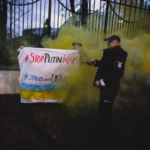 „Stop Puitin wars, stand with Ukraine”. Protest pod ambasad Warszawa, 23.02.2022. „Stop Puitin wars, stand with Ukraine”. Protest pod ambasadą Rosji